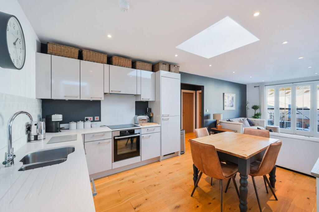 Main image of property: Chantry Mews, Albert Road North, Reigate