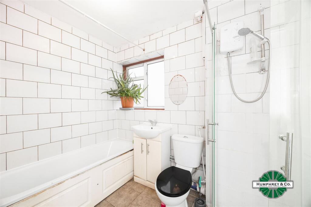 Henniker Road, Stratford, E15 1JS photo 4