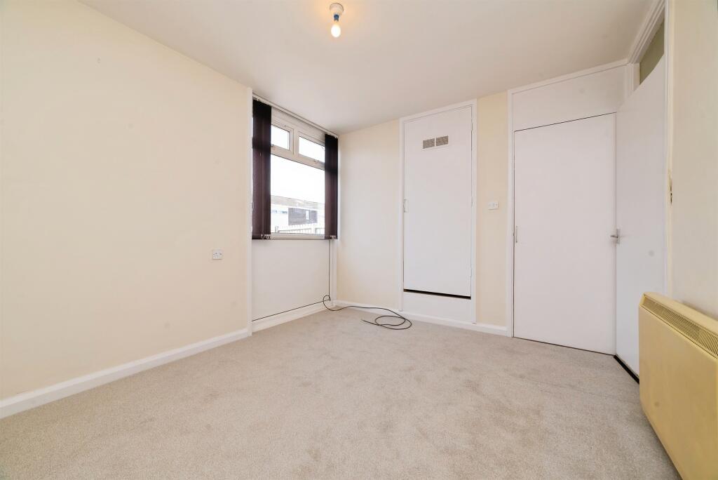 House in Sutton, Bransholme - More
