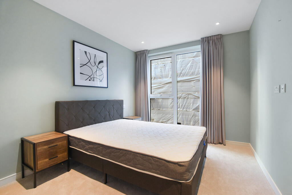 Apartment in Southall - View 4