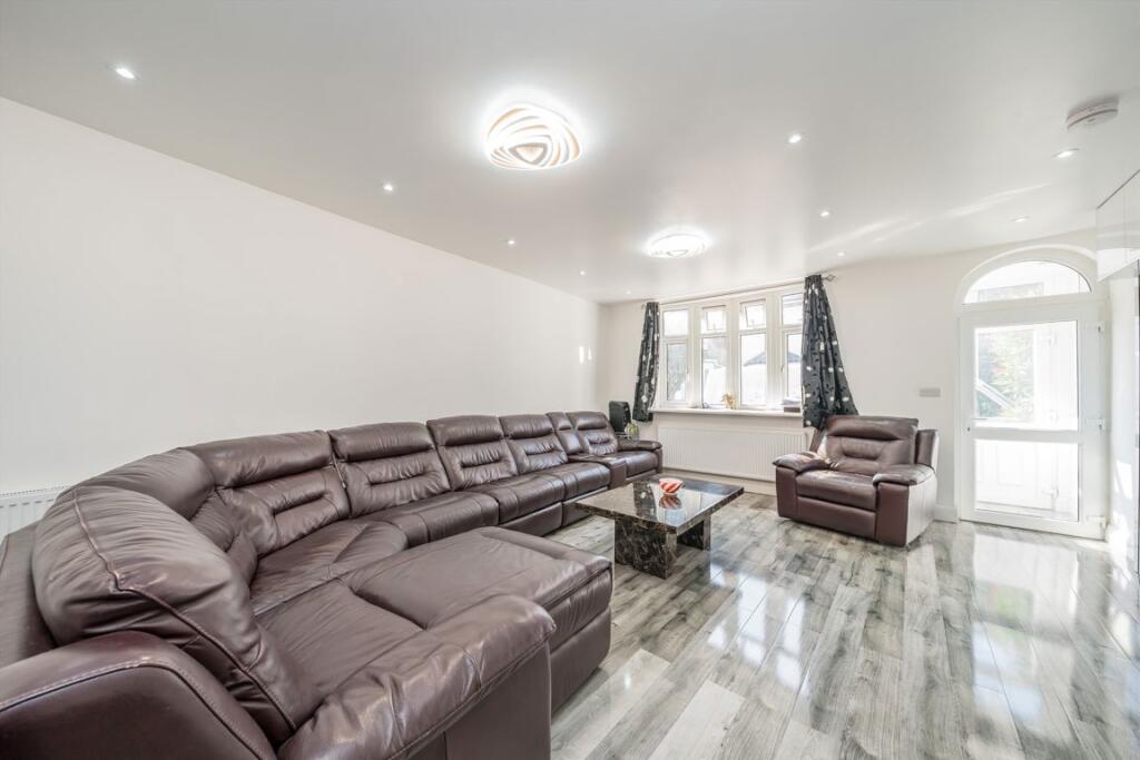House in Twickenham - View 4