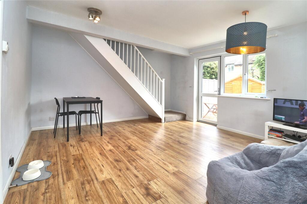 Armadale Road, Woking, Surrey, GU21 photo 3
