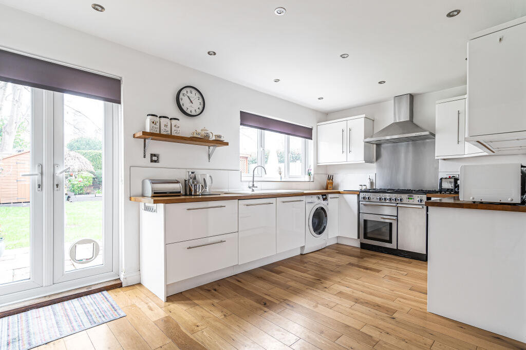 House in Welwyn Hatfield, Hertfordshire - View 3