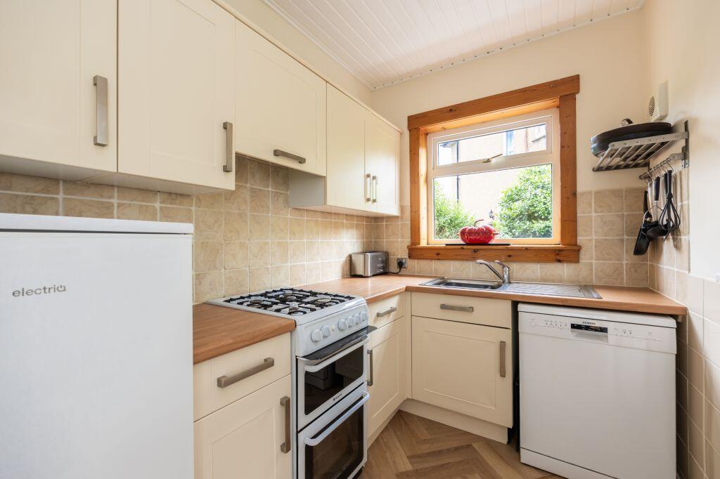 13 Broomside Terrace, Edinburgh, EH12 7LZ photo 4