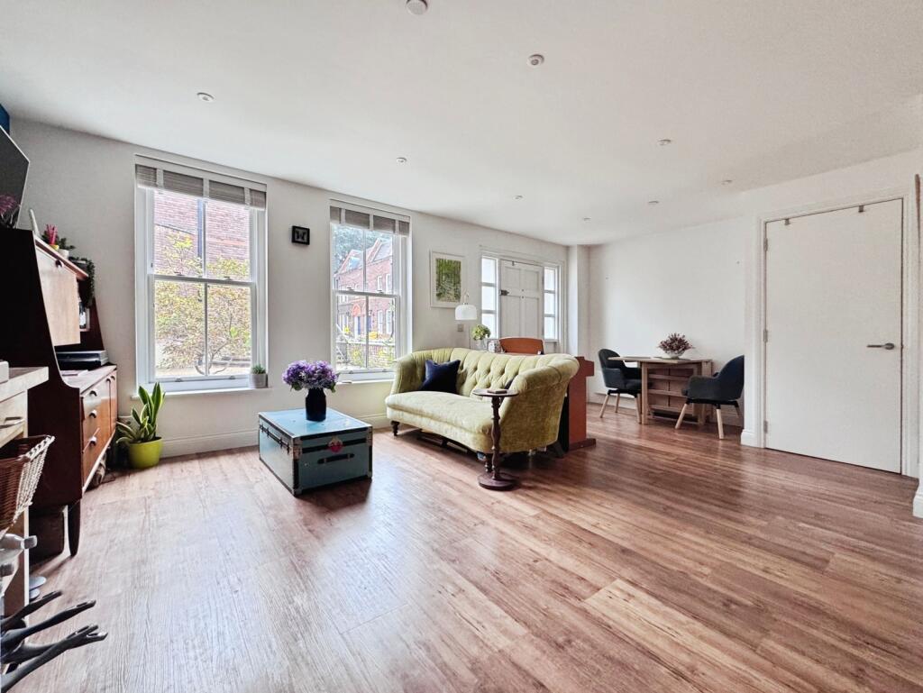 Apartment in Aylesbury, Buckinghamshire - View 4