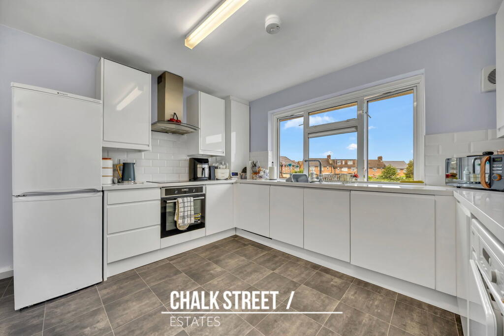 Apartment in Romford - More