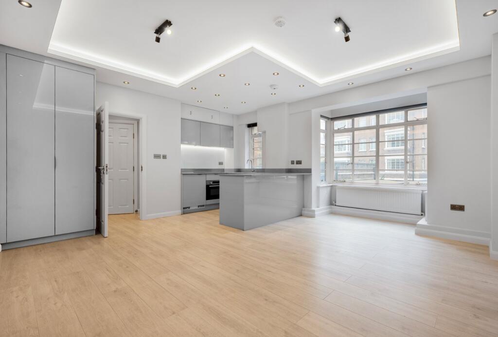 Studio flat on Park Road, London, NW1, £350,000