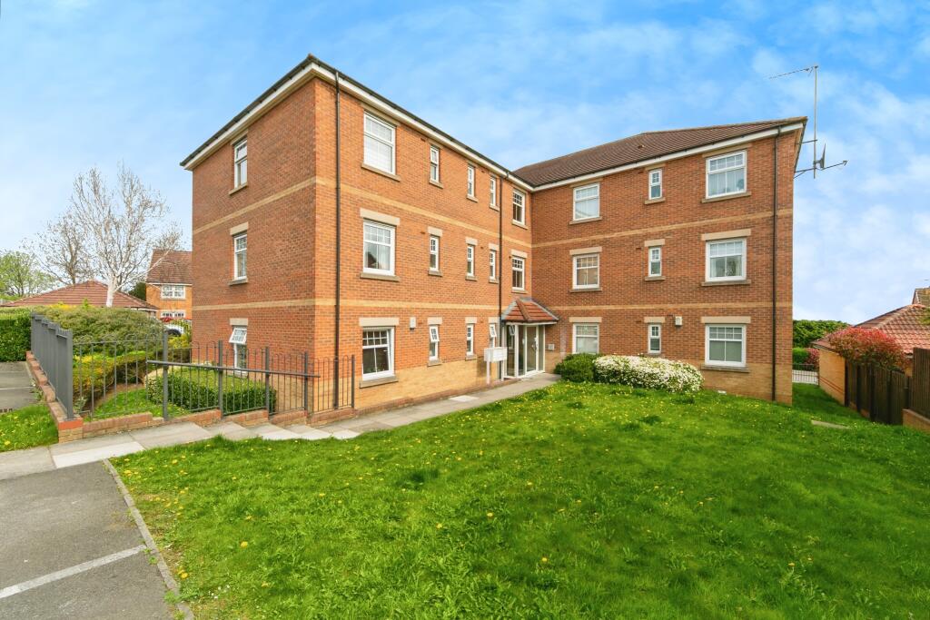 2-bed flat on Birchin Bank, Barnsley, S74, £95,000