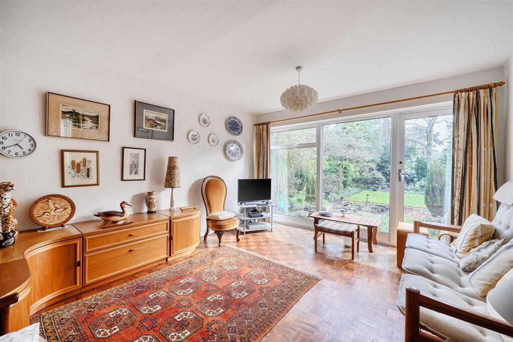 The Paddock, Crowthorne, Berkshire, RG45 6HS photo 2