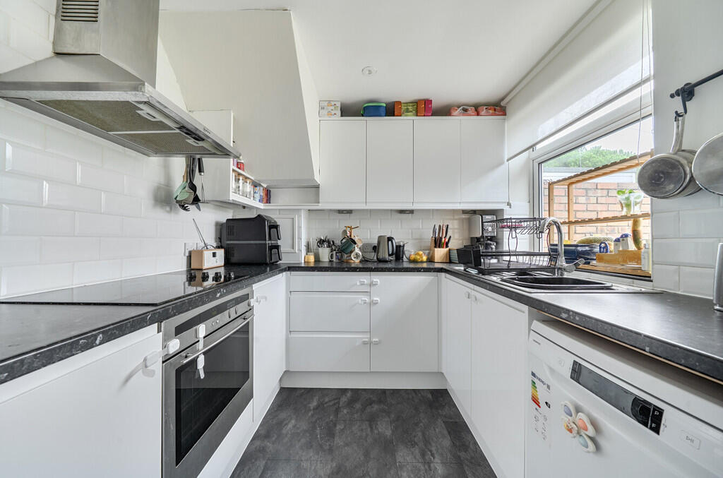 House in Sidcup, The Hollies, Blackfen - More