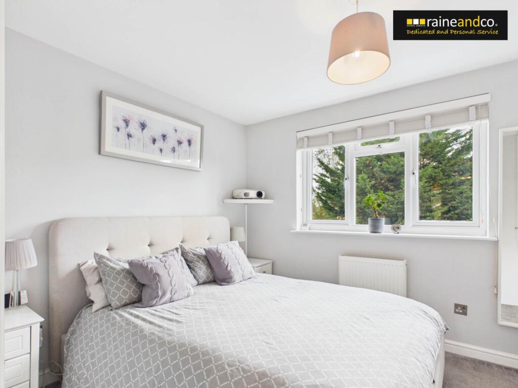 House in Potters Bar, Cranborne - More
