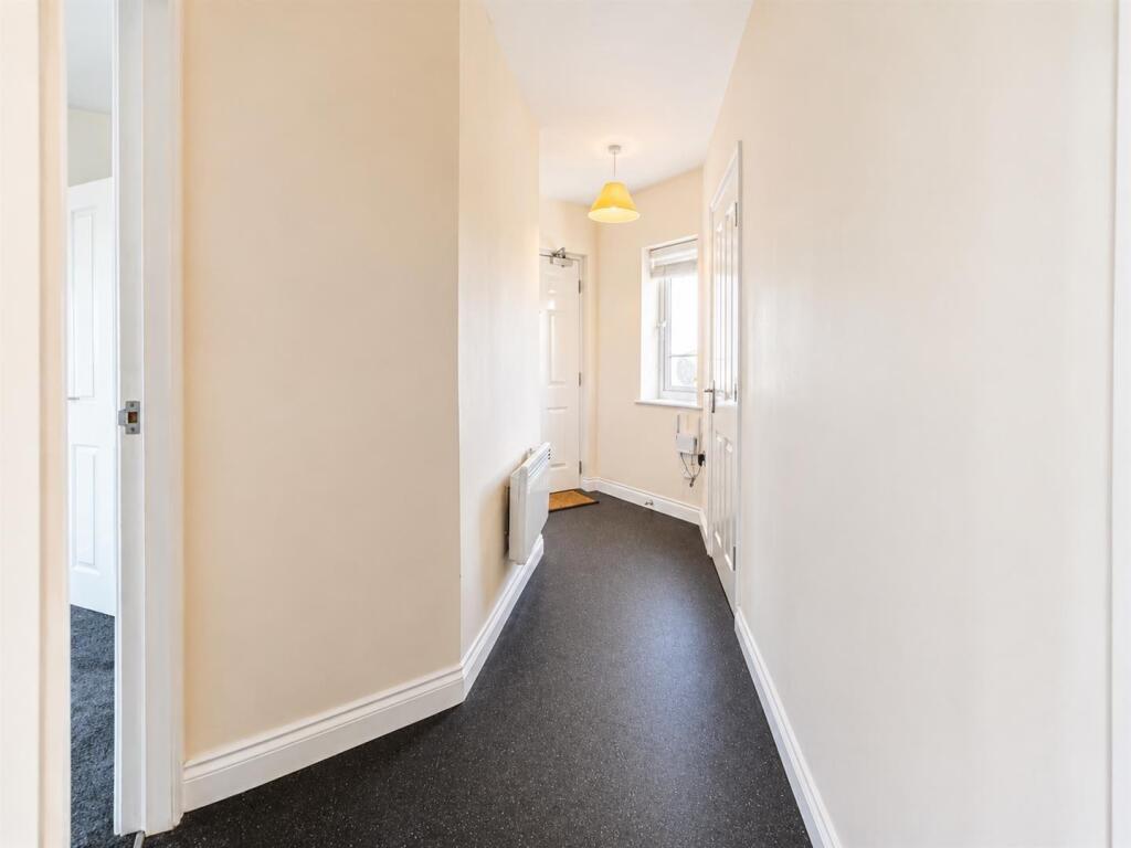 Apartment in Coventry - More