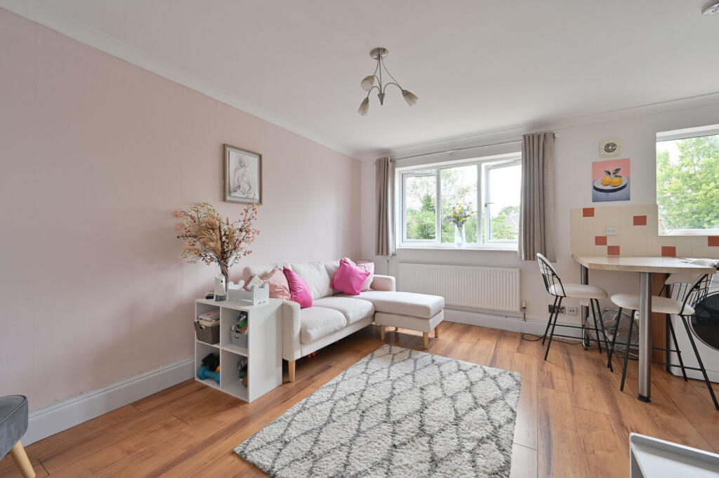 Apartment in Watford - View 4