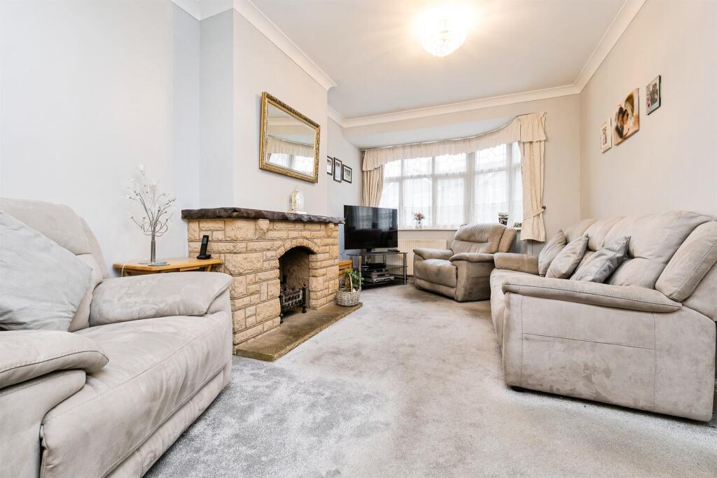 Hawthorn Avenue, Rainham - View 3