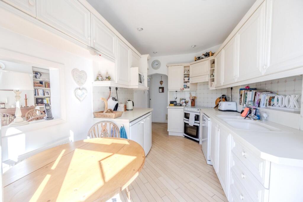 House in Southend-on-Sea - View 4