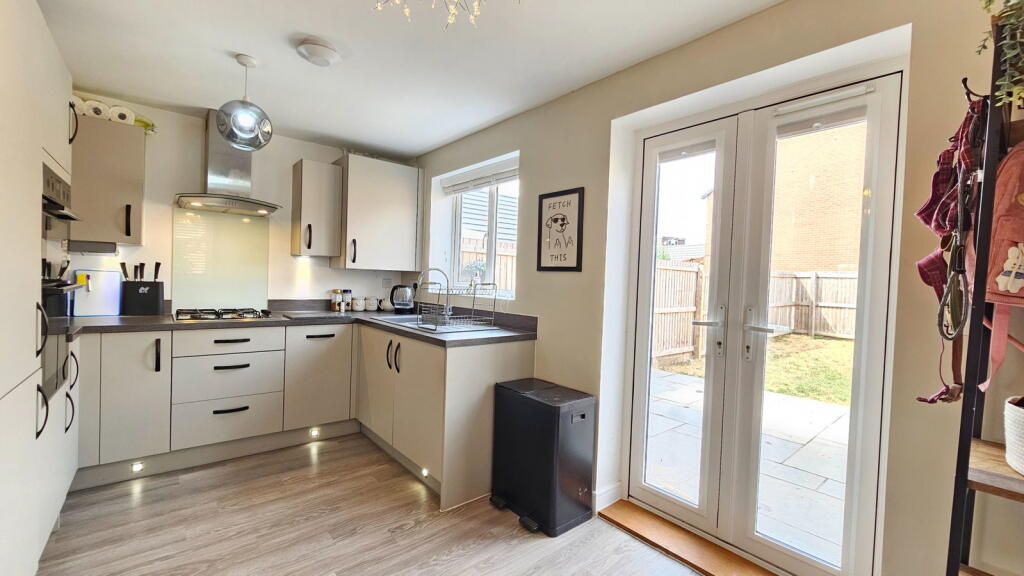 The Orchids, Newbury, Berkshire, RG14 2GA photo 4