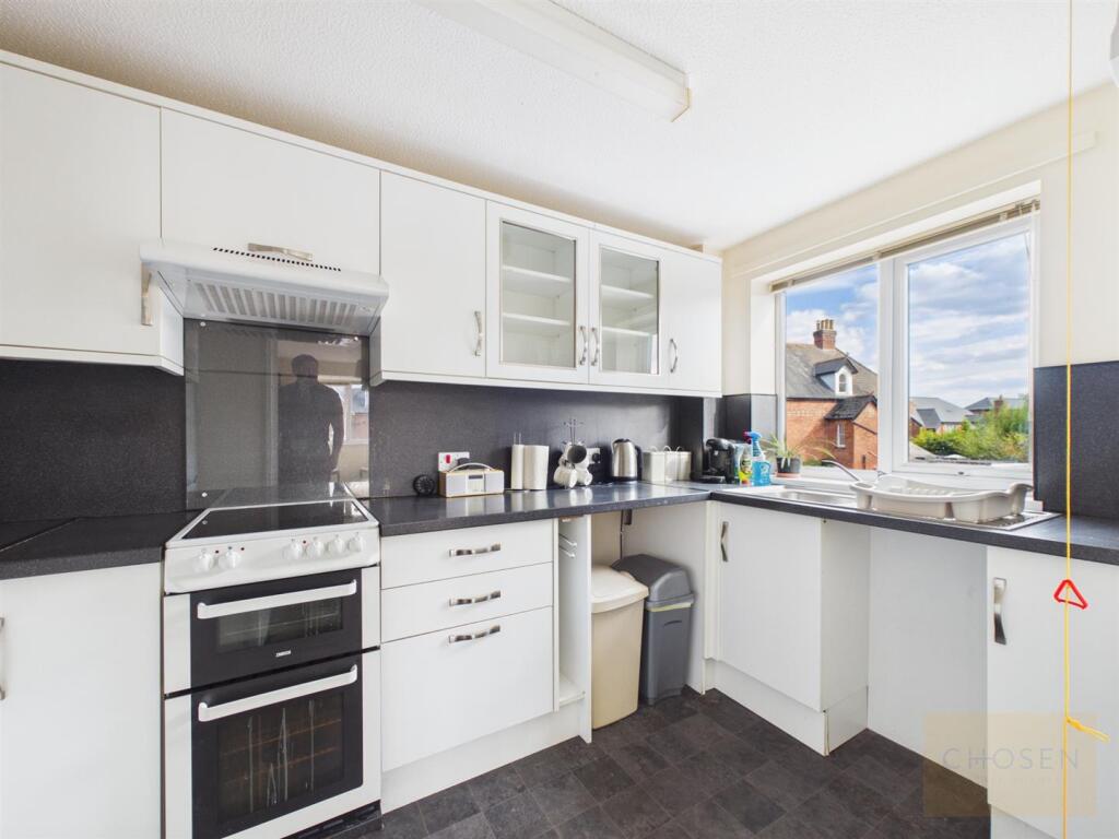 Apartment in Tewkesbury, Churchdown - More