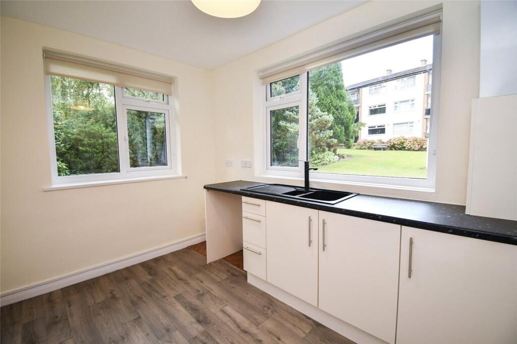 Apartment in Wirral, Liverpool City Region - View 3