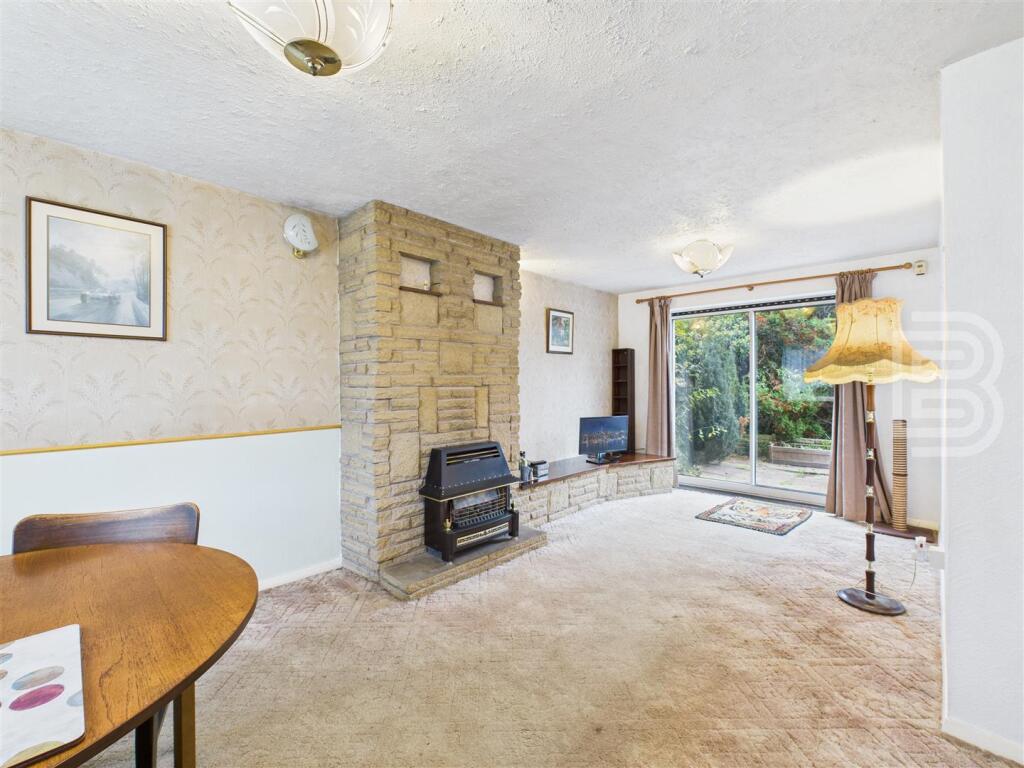 Round Avenue, Long Lawford, Rugby photo 3