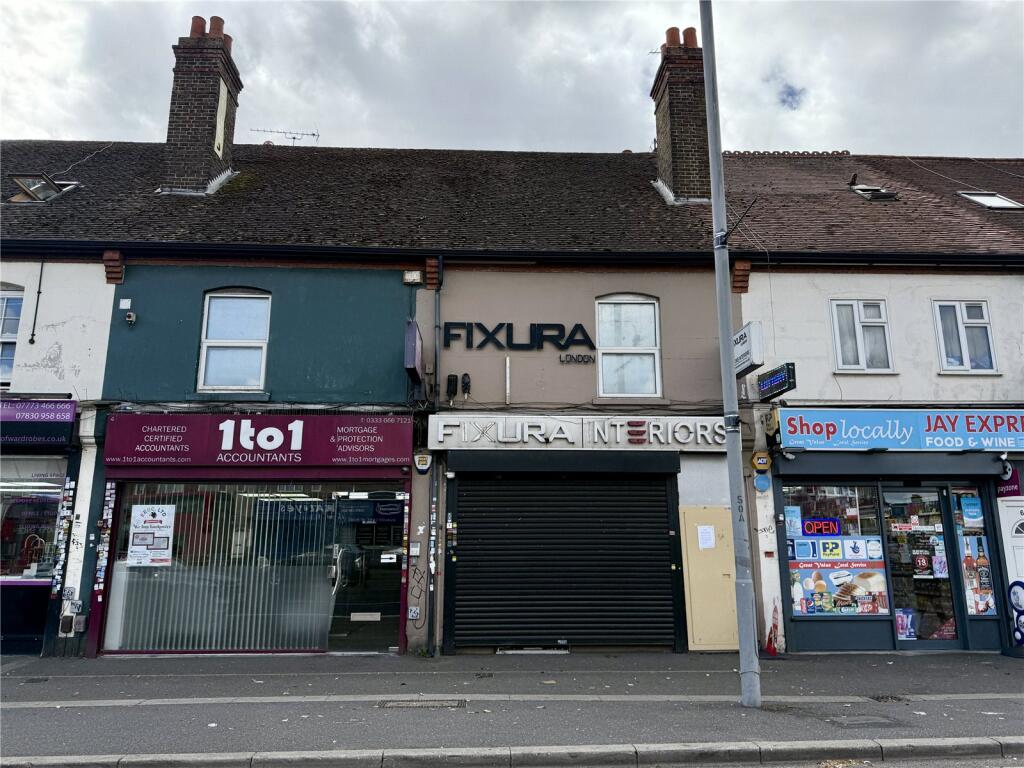 3-bed flat on Whiteleys Parade, Uxbridge Road, Hillingdon, £230,000