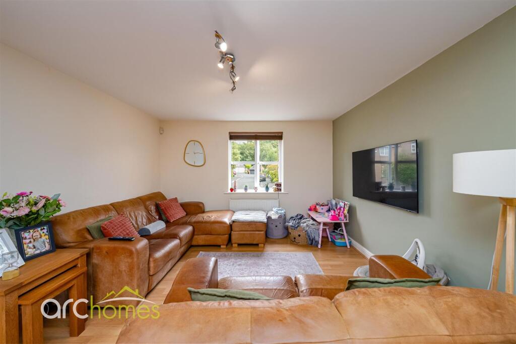 Apartment in Wigan, Westleigh - View 2