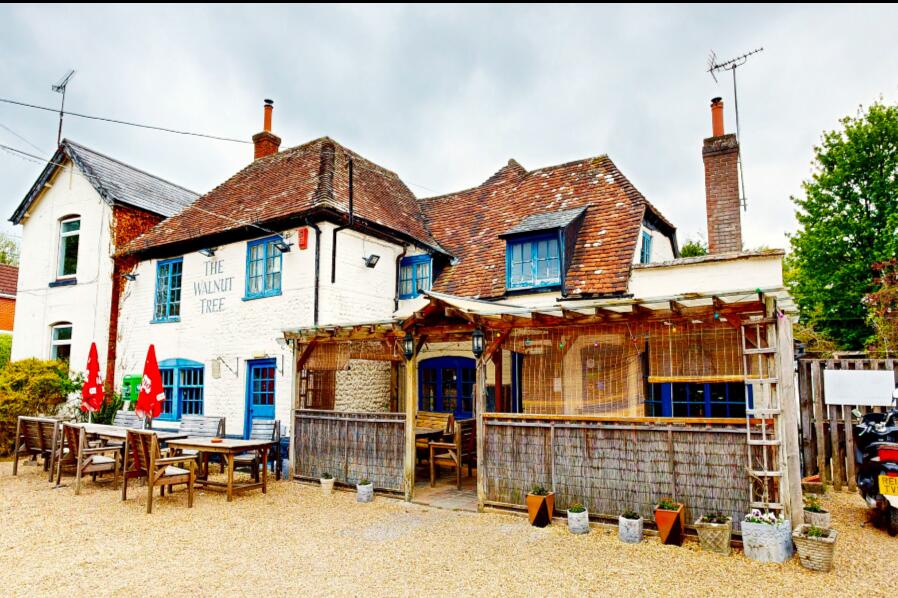Main image of property: Walnut Tree Inn Westpark, Appleshaw, SP11 9BN