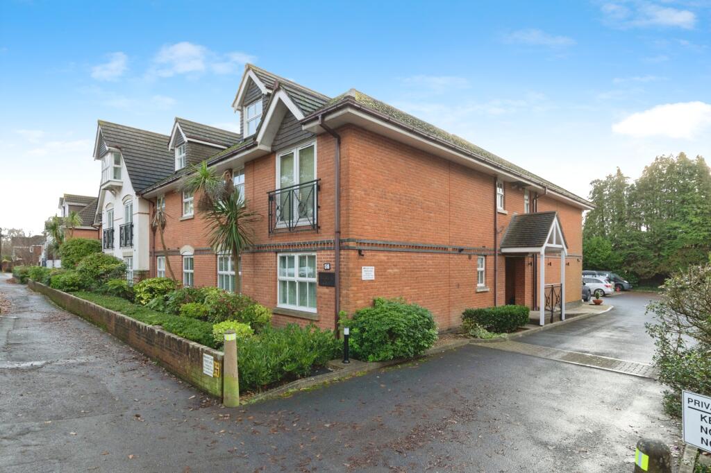 Main image of property: 516 Wimborne Road East, Ferndown, BH22