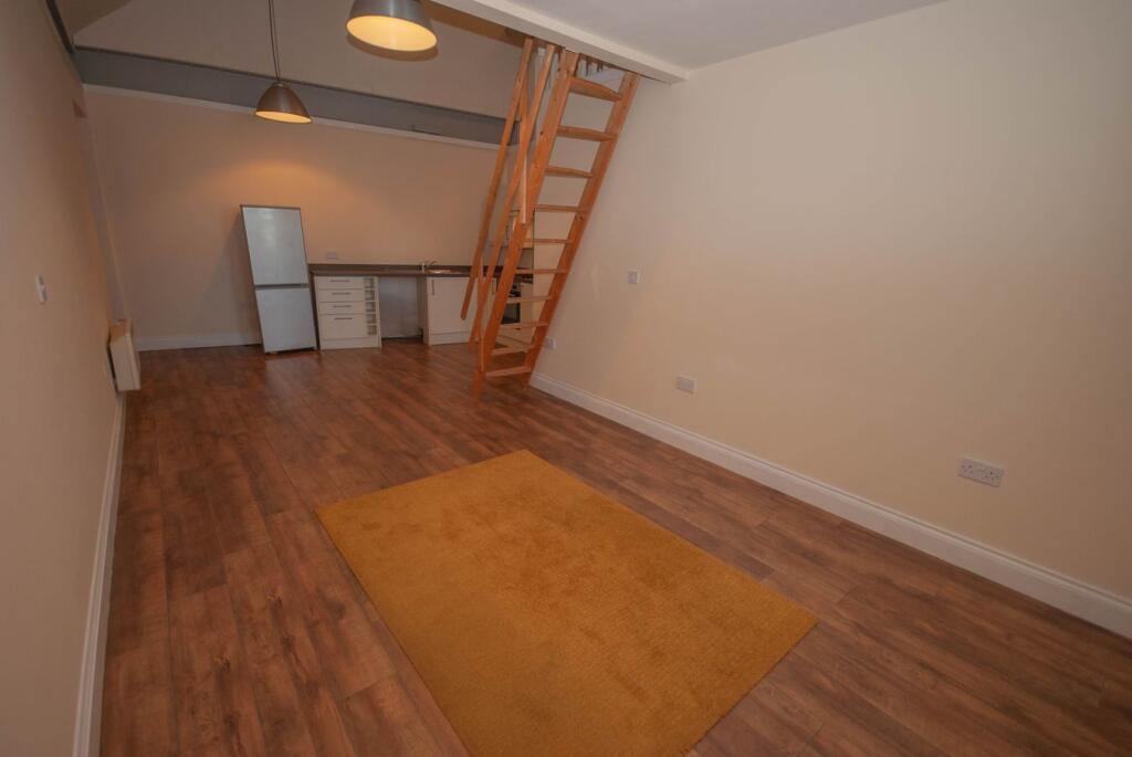 Apartment in Rugby, New Bilton - View 4