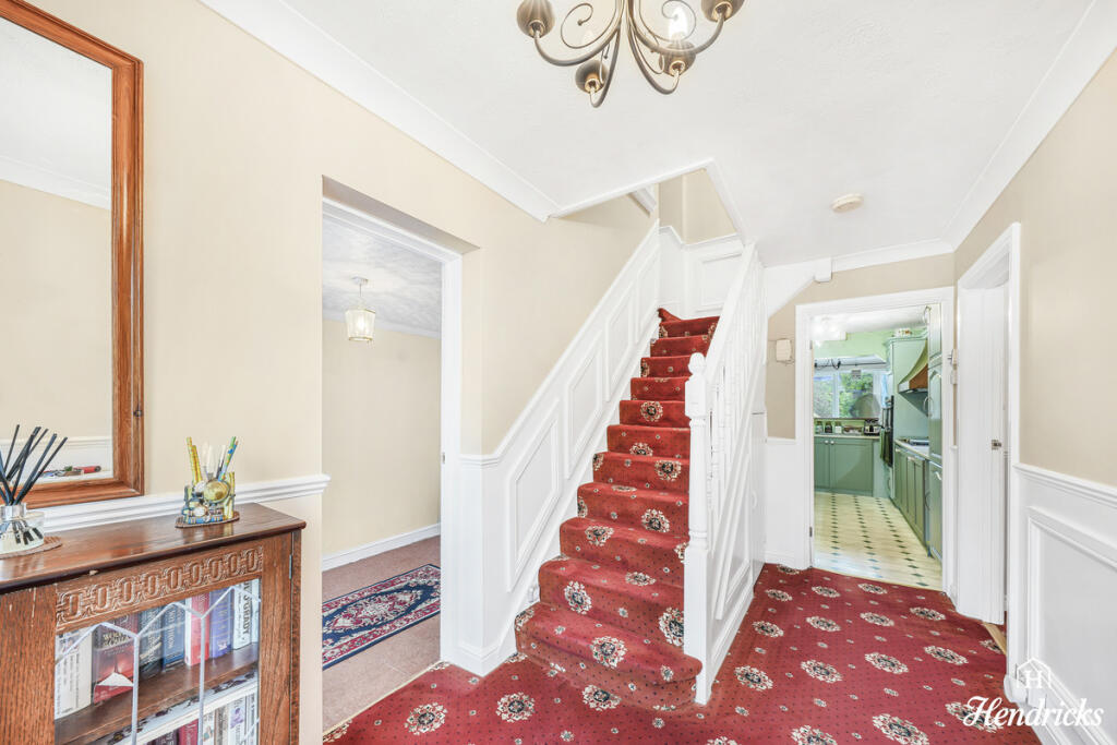 House in Rochford, Hawkwell - More