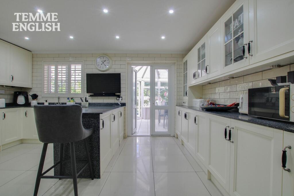 House in Southend-on-Sea - View 5