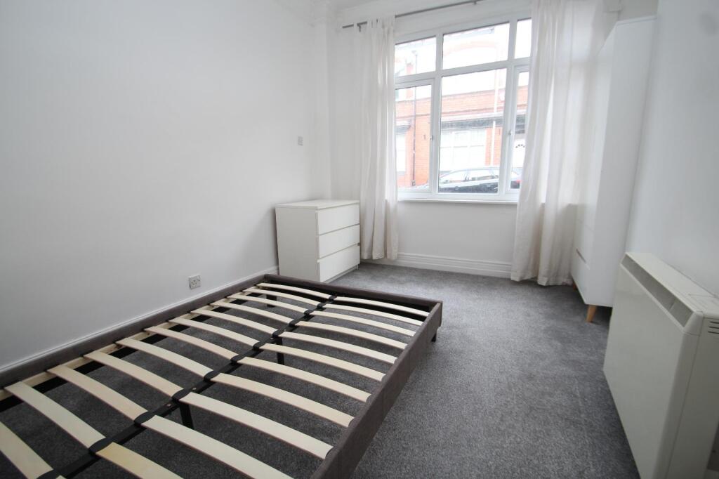 Apartment in Leeds, Gledhow Park, Chapel Allerton - View 2