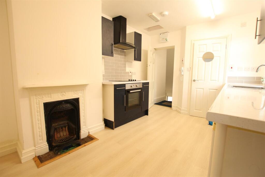 Apartment in Northampton - View 2