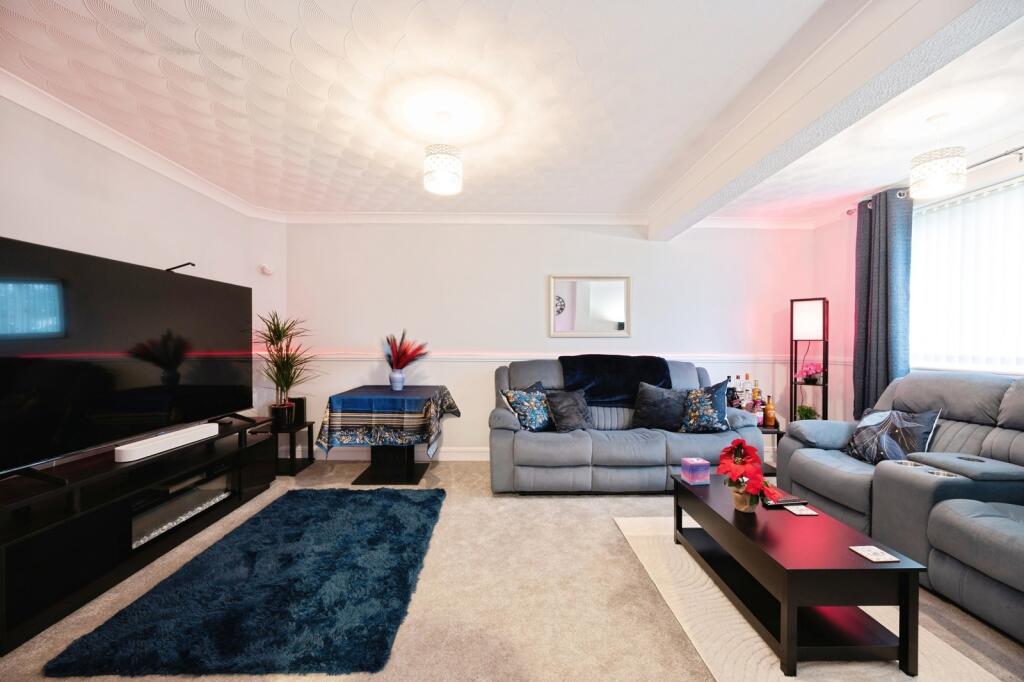 Sea Front Estate, Hayling Island, Hampshire, PO11 photo 4