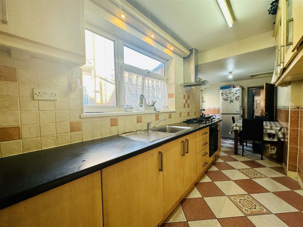 House in Leicester, Latimer - More