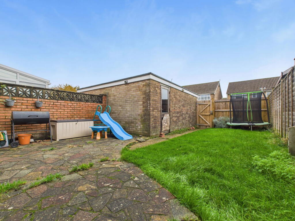 The Paddocks, Lancing, BN15 8DW photo 2