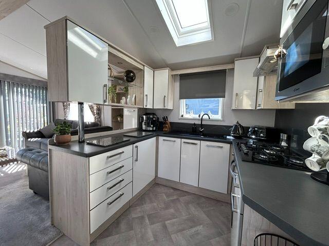 , Thornton-Cleveleys, FY5 5LR photo 3