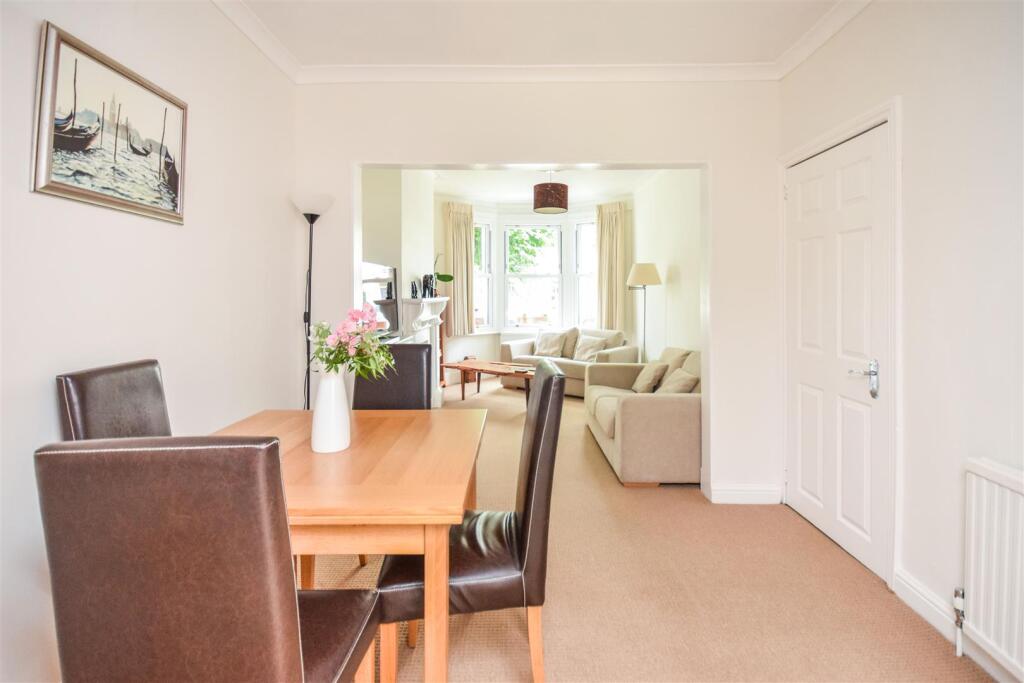 House in London, The Apostles, Raynes Park - View 3