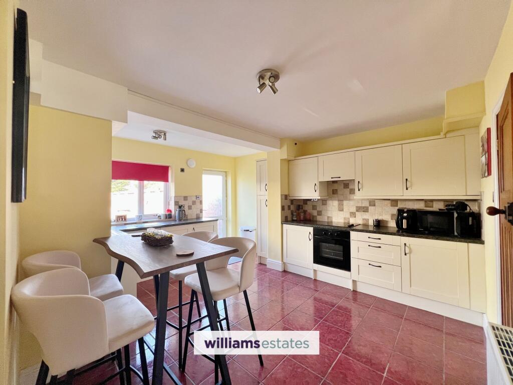 Holywell Road, St. Asaph, LL17 photo 4