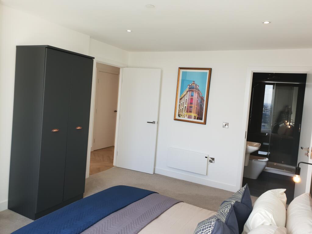 Apartment in Manchester, City Centre - View 4