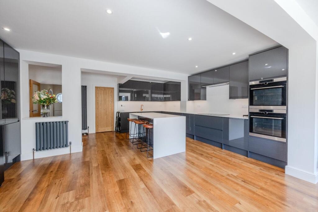 House in Southend-on-Sea - View 4