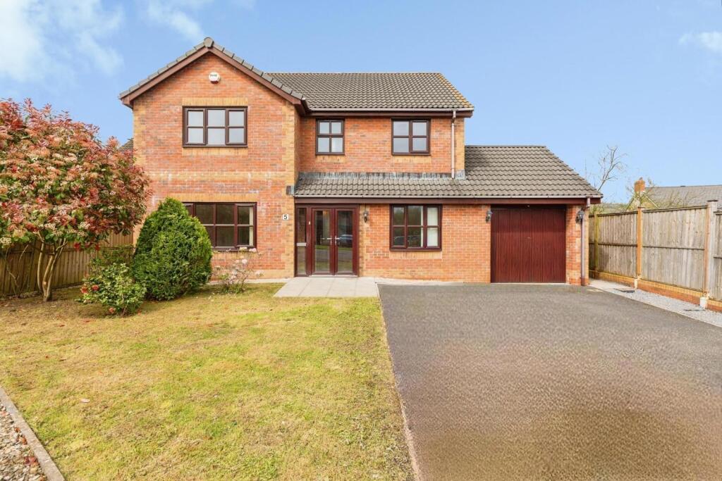 Main image of property: Clos Y Dderwen, Kidwelly, Carmarthenshire, SA17