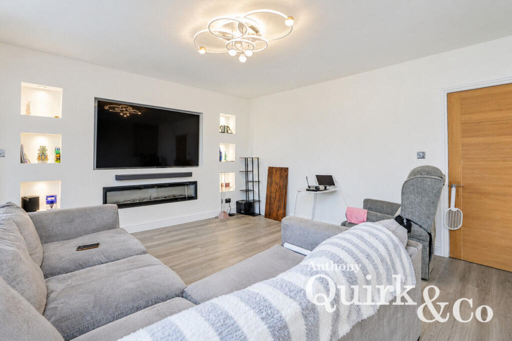 House in Castle Point, Canvey Island - View 2