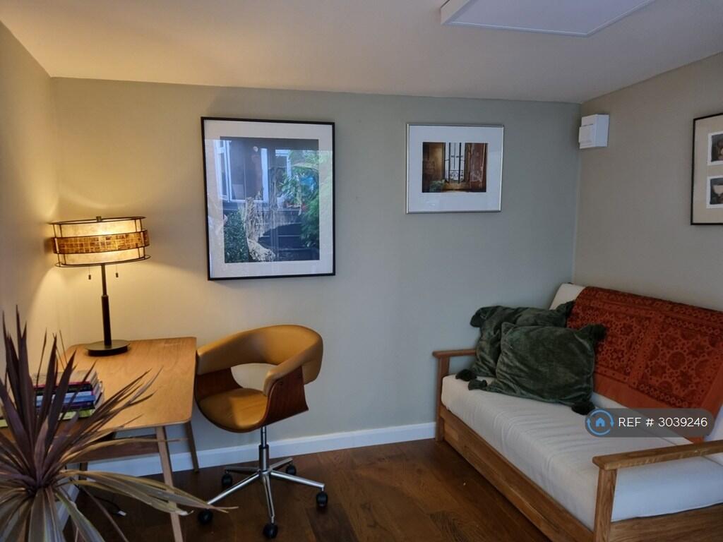 Apartment in London - View 5