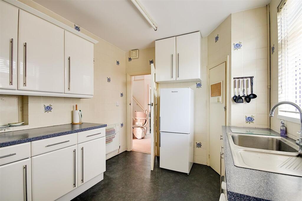 Bulkington Avenue, Worthing, BN14 photo 3