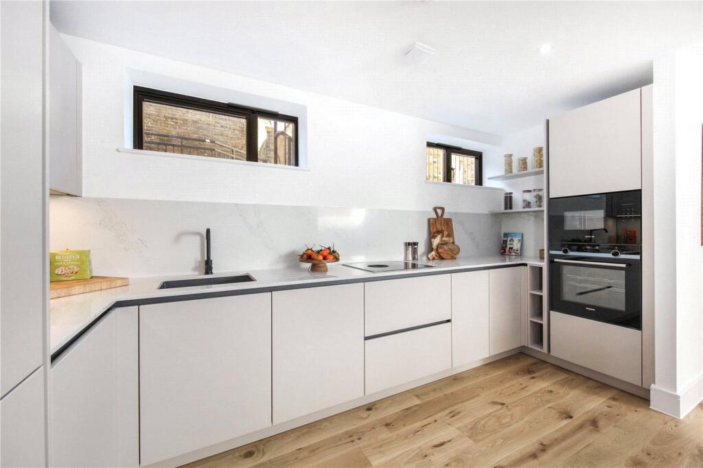 House in London - View 5