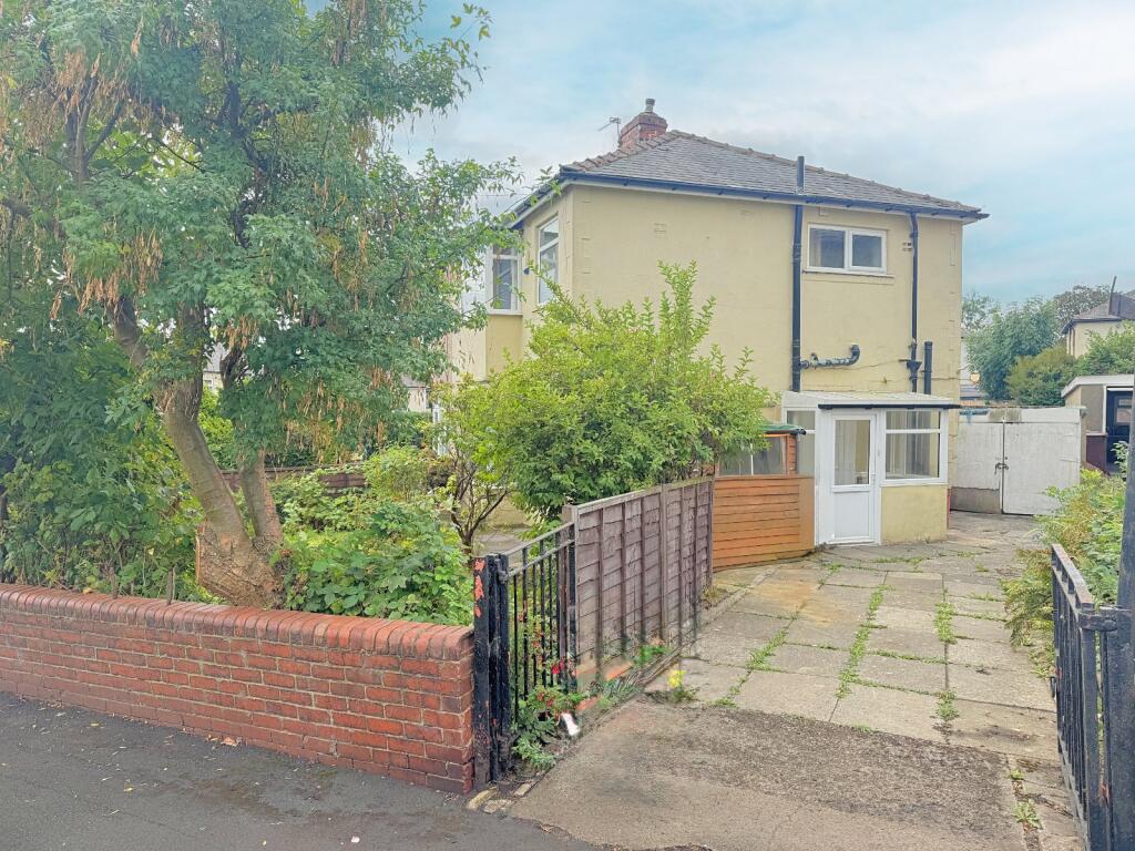 3-bed semi-detached on Willow Drive, Odsal, Bradford, BD6, £175,000