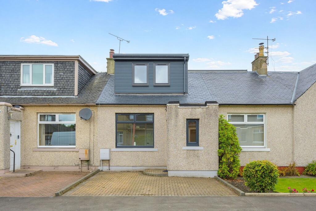 Main image of property: 9 Queen Street, Grangemouth, FK3 9AU