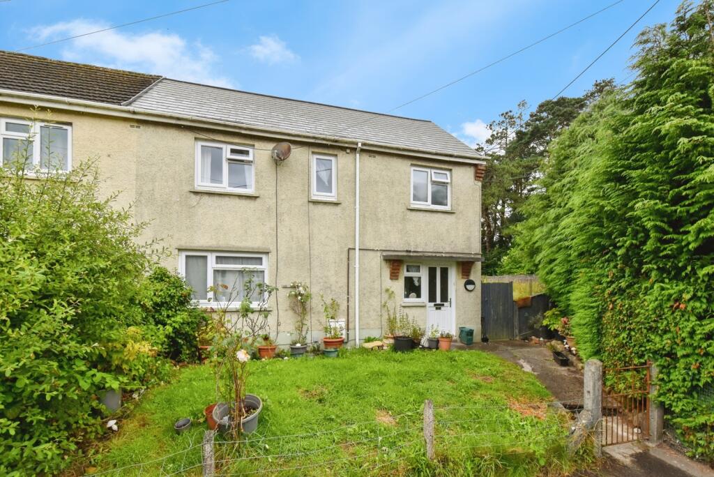 3-bed terraced on Maesybont, Glanamman, Ammanford, Carmarthenshire, SA18, £140,000