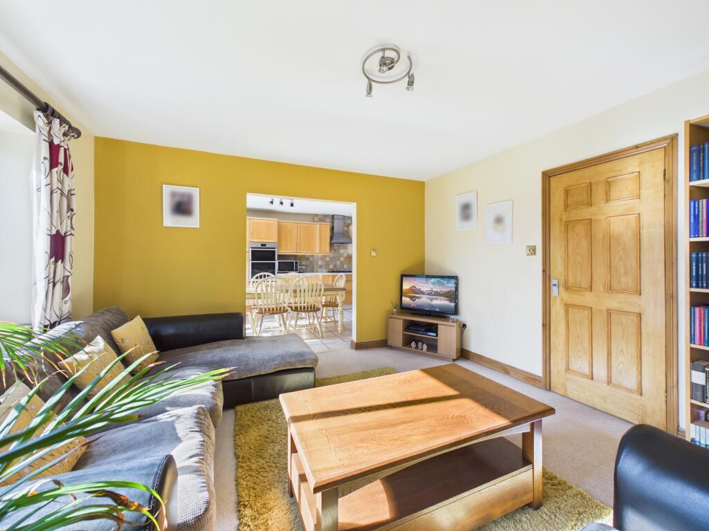 218, Warwick Avenue, Littleover photo 4