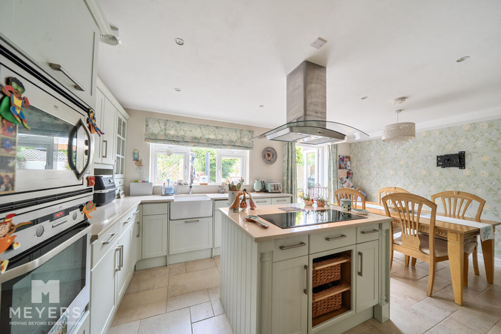 Hillside Road, Corfe Mullen, BH21 3 photo 3